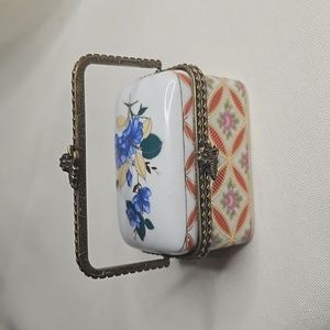 Hinged trinket box